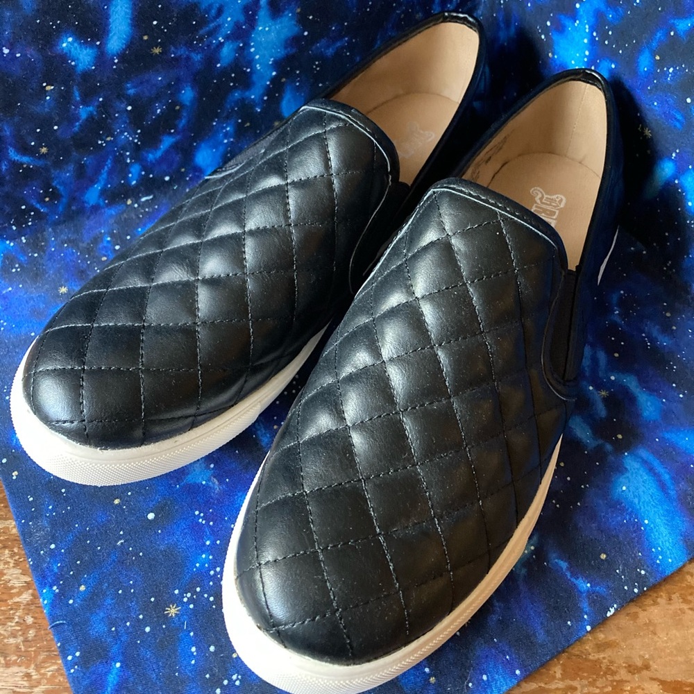 Brash black quilted women’s 12W Slip on sneakers